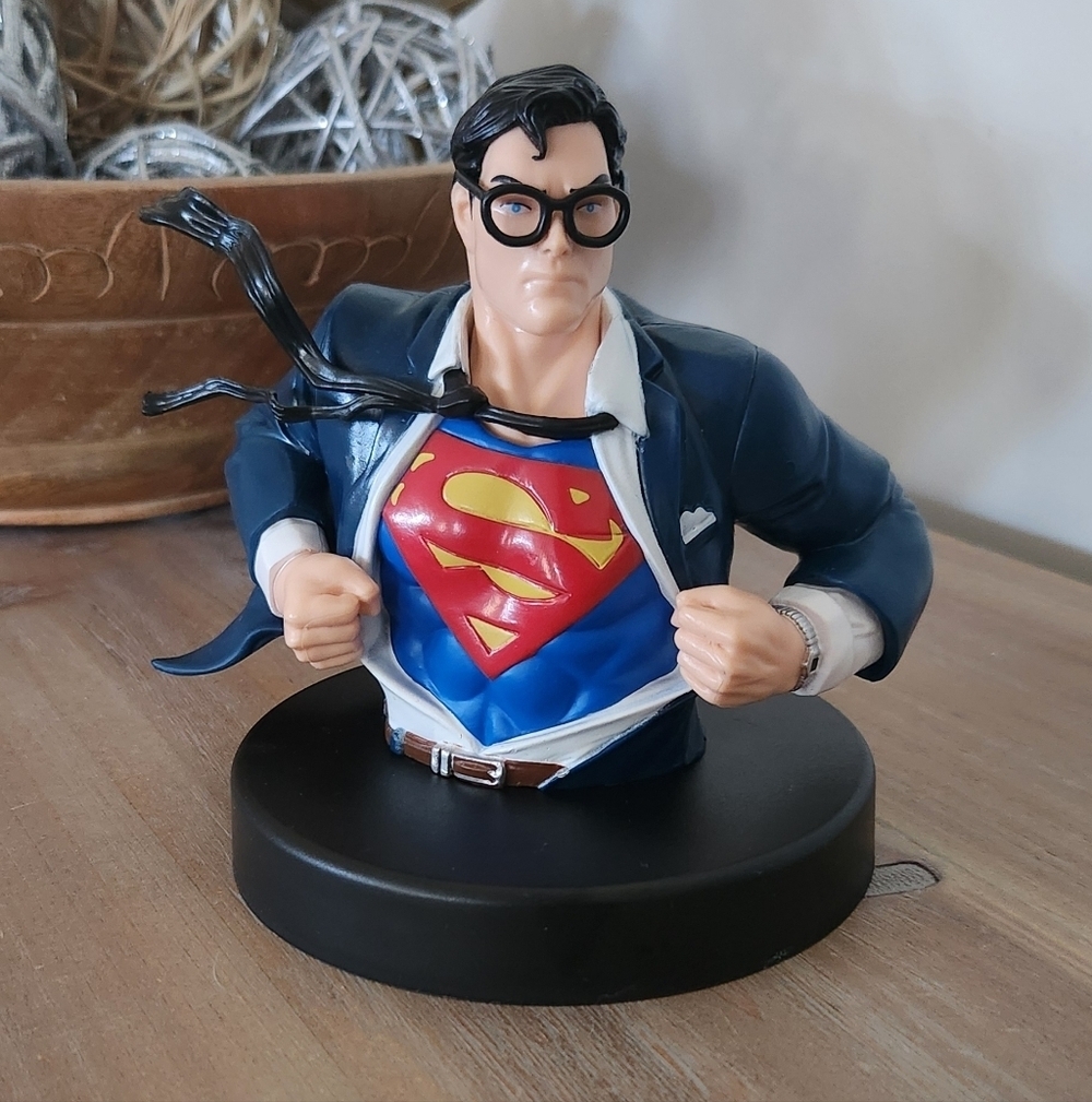 🦸‍♂️Superman Vinyl Figure – Clark Kent Transformation – CultureFly – Open Box